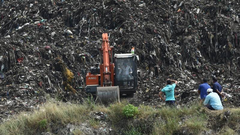 Hopes fade for girl buried in Indian garbage dump