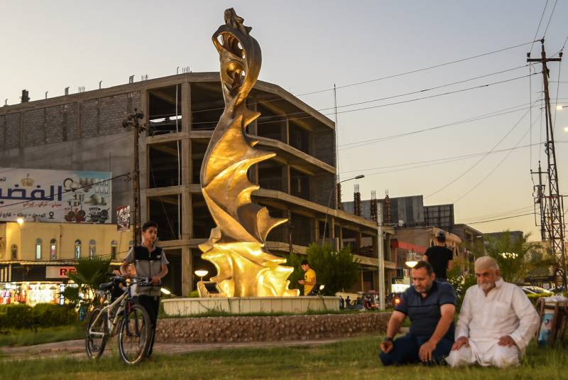 In Iraq's Mosul, new statues rise from ashes of IS rule