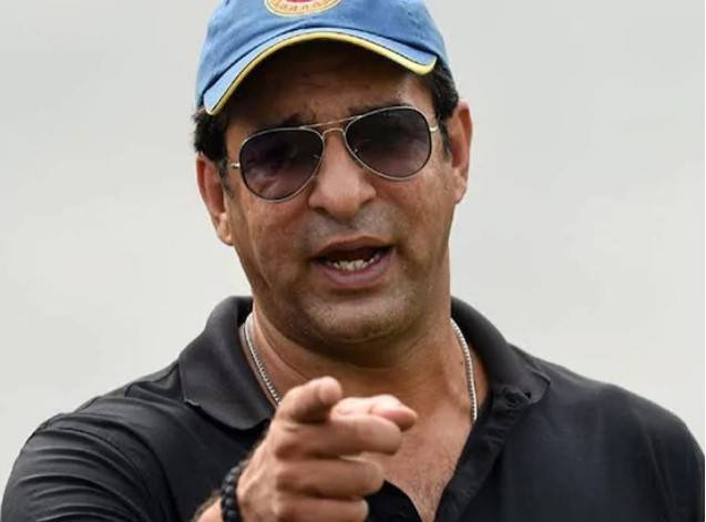 Wasim Akram slams public for throwing trash at beaches  