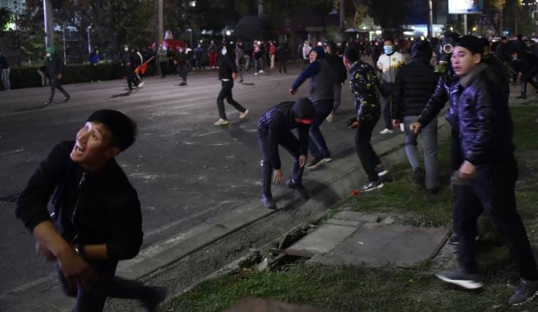 Kyrgyz protesters take govt house, free ex-leader after post-vote clashes