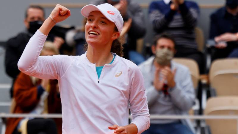 Swiatek first Polish woman to reach French Open final since 1939