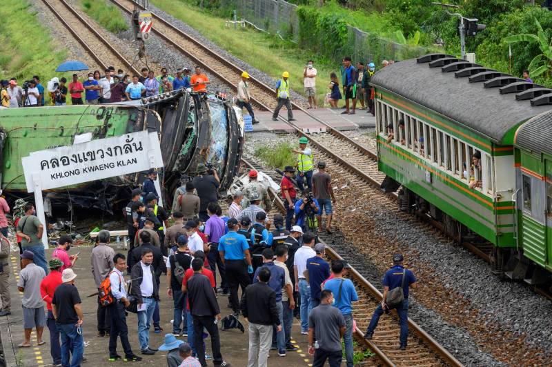 17 dead in Thailand bus-train collision