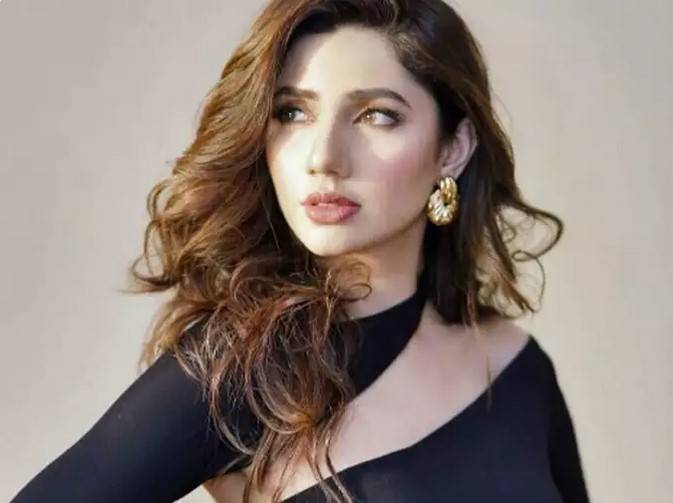 Superstar Mahira Khan a knockout beauty in new pictures