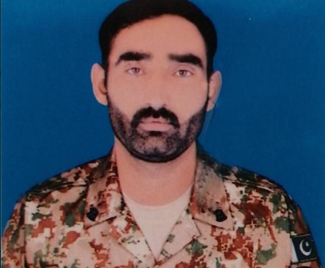 Pakistani soldier martyred in terrorists’ firing at Afghan border