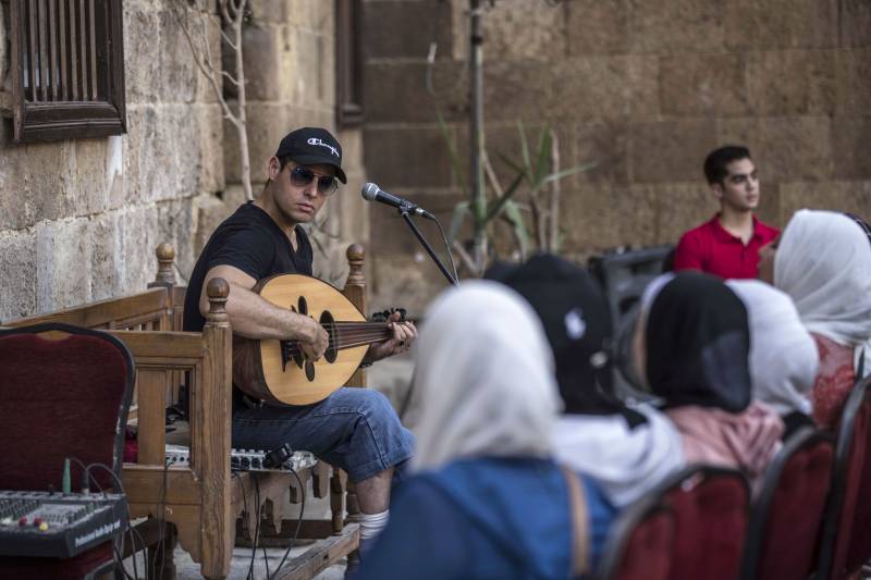 Egypt singer adds modern touch to religious chanting