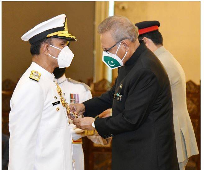 President confers Nishan-e-Imtiaz (Military) on Naval Chief