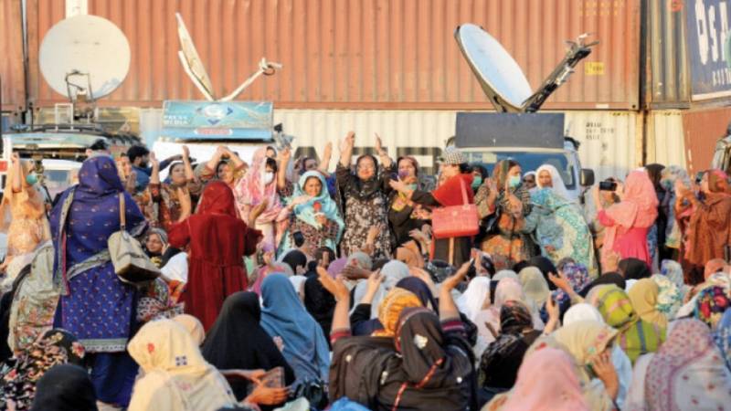 Lady health workers in the lurch at D-Chowk