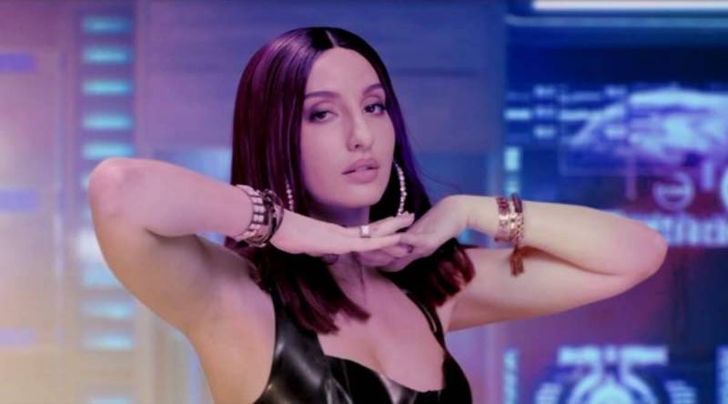 Nora Fatehi impresses with her perfect dance moves again