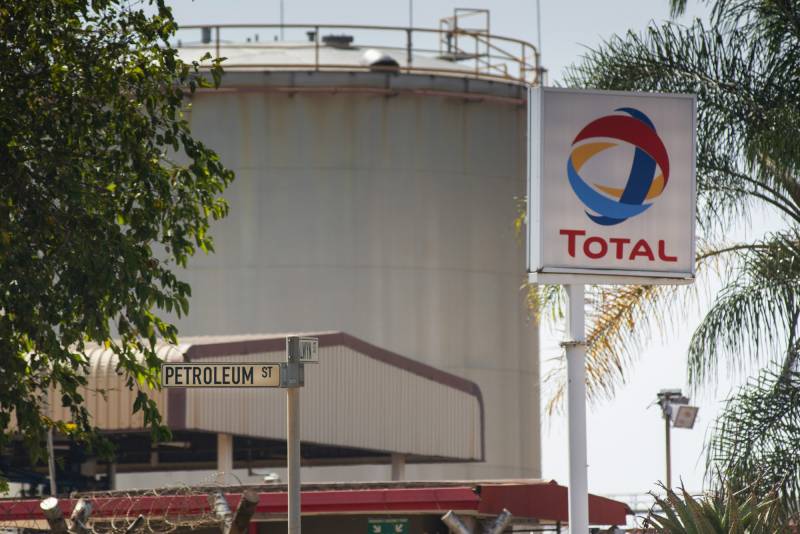 Oil giant Total says profits sink on low crude price