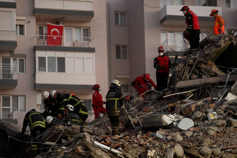 26 dead, buildings collapse as major quake hits Turkey, Greece