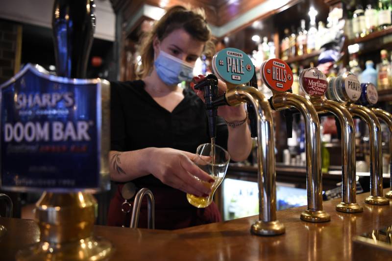 Anger at second virus closing time for English pubs