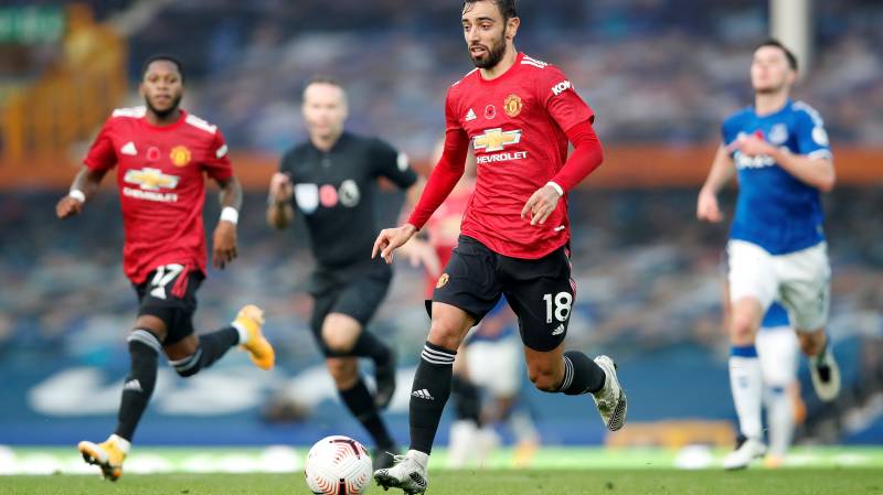 Fernandes at the double as Man Utd beat Everton