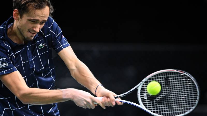 Medvedev beats Raonic to reach Paris Masters final