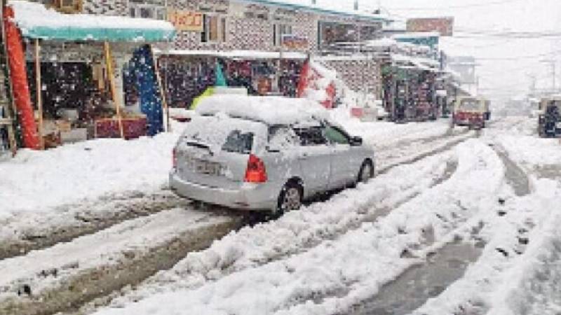 Roadblocks follow snowfall at Babusar Top