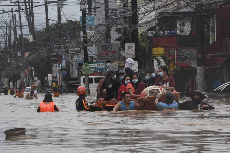 Typhoon causes major flooding in Philippine capital