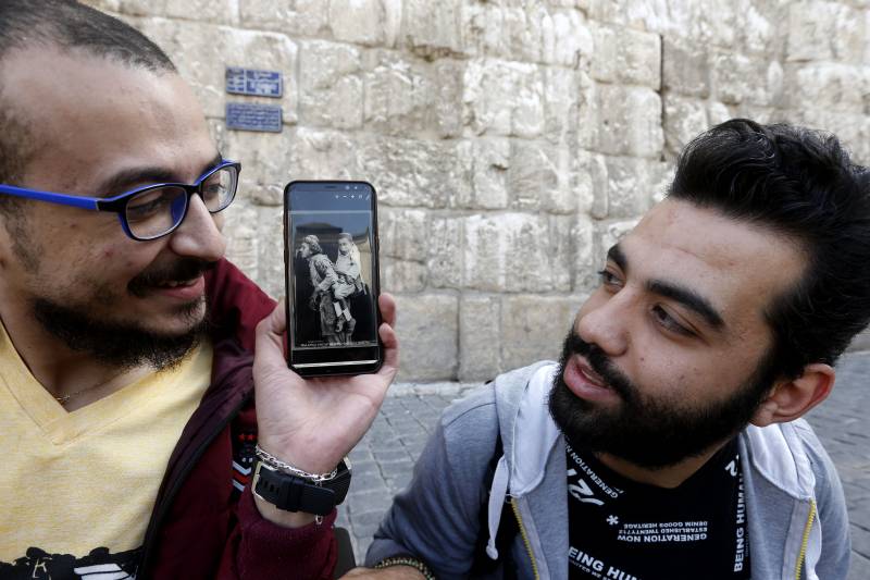 Disabled duo help each other in war-torn Syria