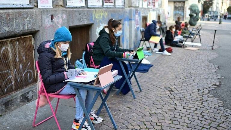 Italian pupil protests school closure with street learning