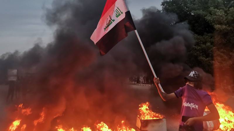 Defiant protesters hit streets in south Iraq for second day