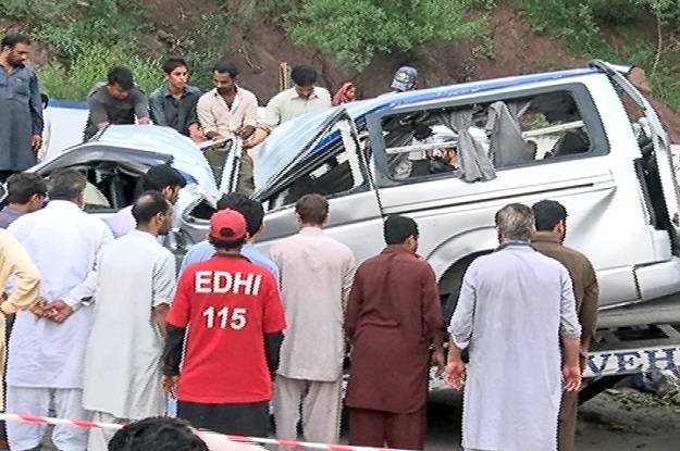 11 die as van overturns in Sukkur 