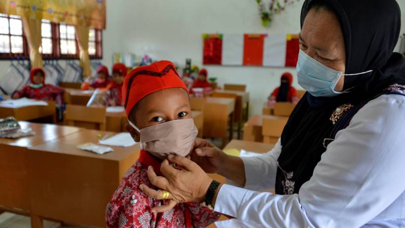 WHO recommends masks indoors if ventilation poor