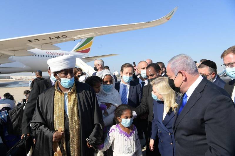 300 Ethiopian immigrants land in Israel