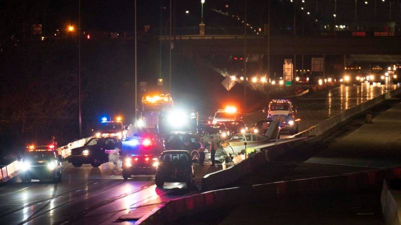 Light aircraft makes night-time landing on US highway