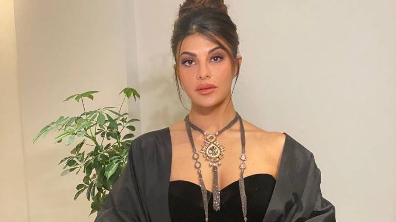 Jacqueline Fernandez turns up heat on internet with new bold photo 