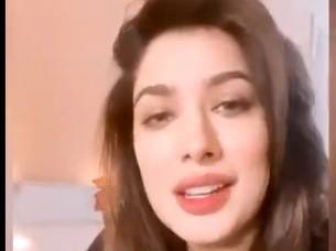 Mehwish Hayat’s ‘I Love You’ for everyone