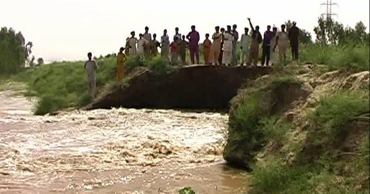 Canal breach threatens Ghotki villages