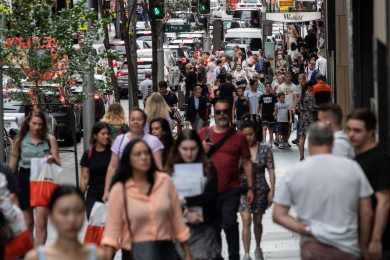 Dancing, singing out in Sydney as virus cluster grows