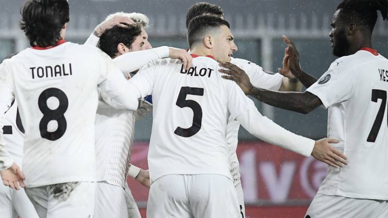 Milan clubs jostle to end year top of Serie A