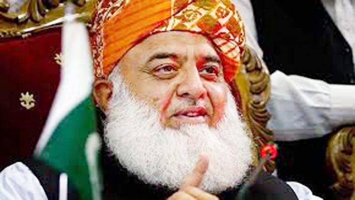 A golden opportunity Maulana Fazl must not miss