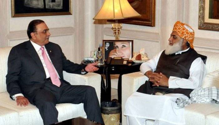 Zardari invites Fazl to Dec 27 event; Govt focuses on weakening JUI-F chief 