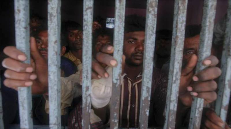 Islamabad, Delhi swap prisoner lists