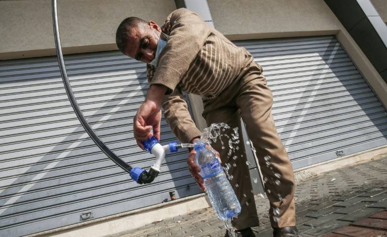 Israeli firm in Gaza extracts drinking water from air