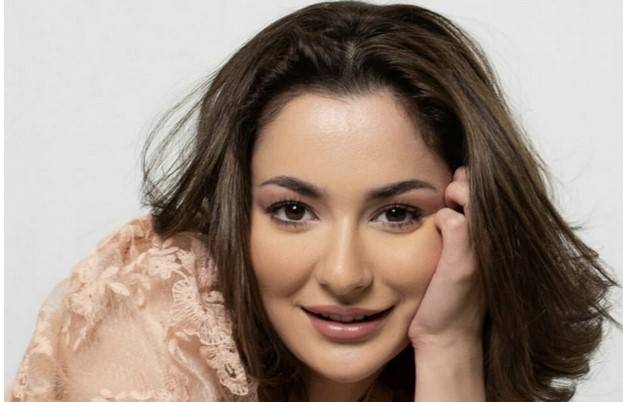 Hania Amir steps up with her friends