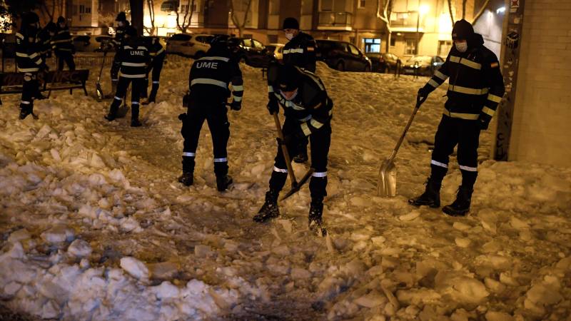 Historic snowfall chills Madrid slum to the bones