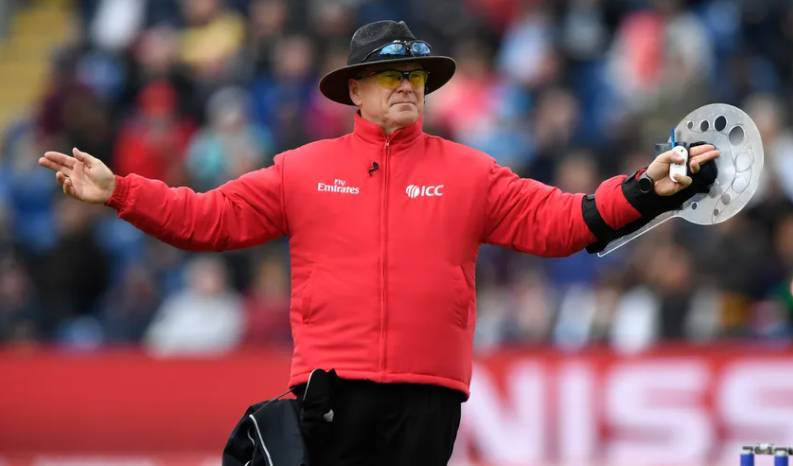 Umpire Oxenford to retire from international cricket