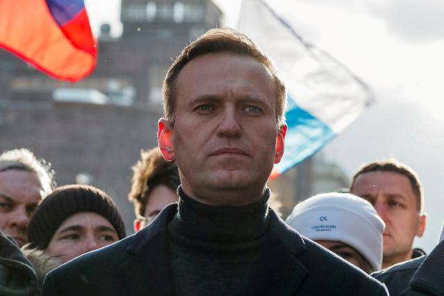 Russian prosecutors back request to imprison Navalny