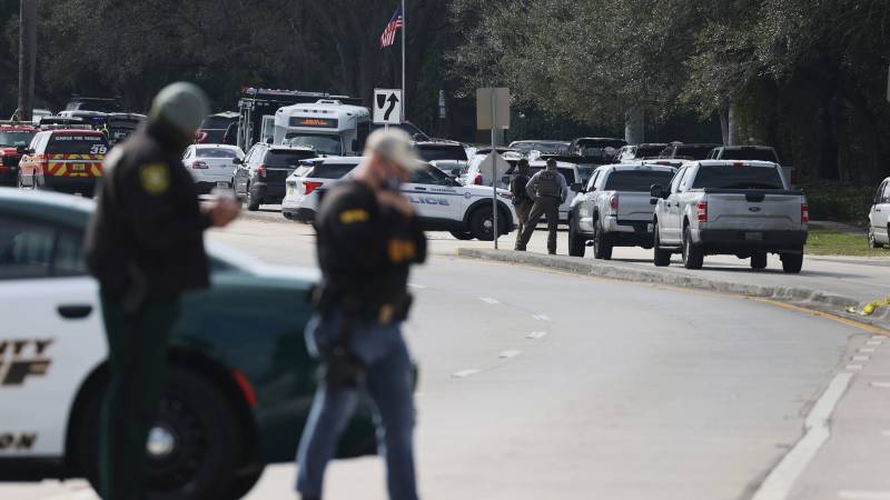 Two FBI agents dead, three wounded in Florida shooting