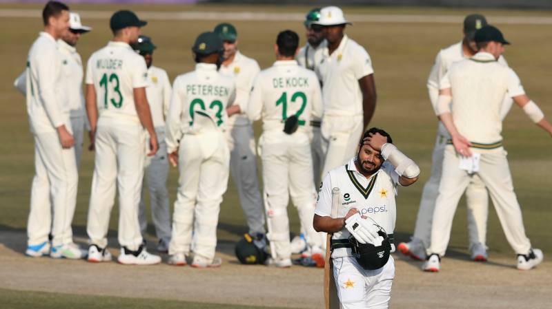 South African spinners push Pakistan in second Test tussle