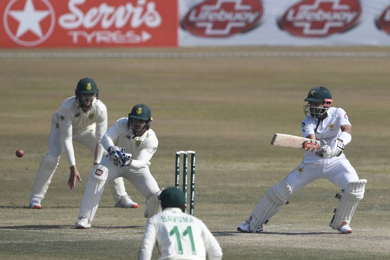 Markram, Dussen give South Africa hope of victory against Pakistan