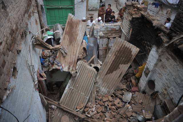 Four of a family die in Chunian roof collapse