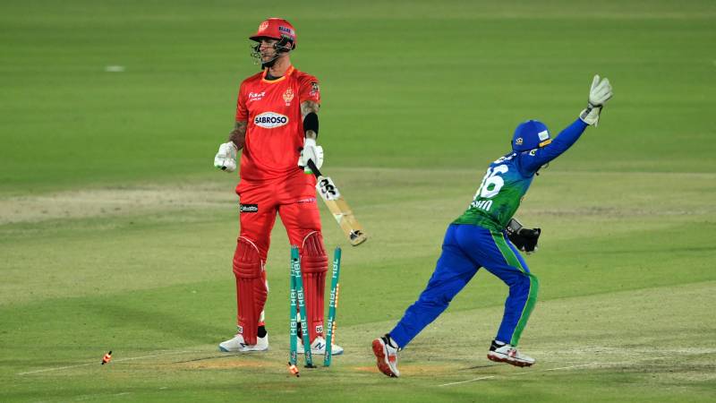 Islamabad United beat Multan Sultans in PSL 6 thriller 