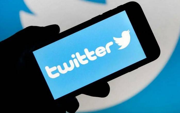 Twitter considers charging users for special content