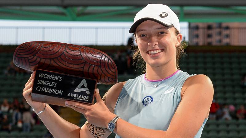 Swiatek crushes Bencic to win Adelaide title