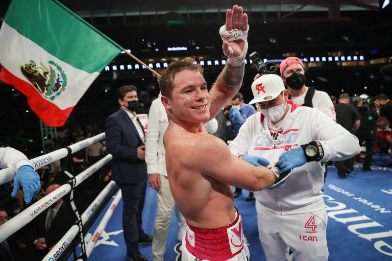 Alvarez crushes Yildirim to retain super middleweight crown