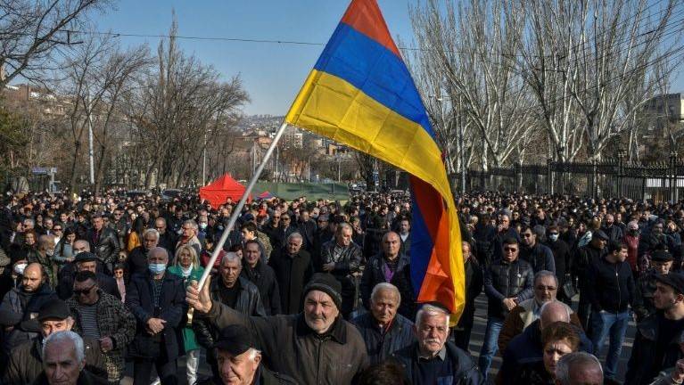 Rival rallies due in Armenia as crisis deepens