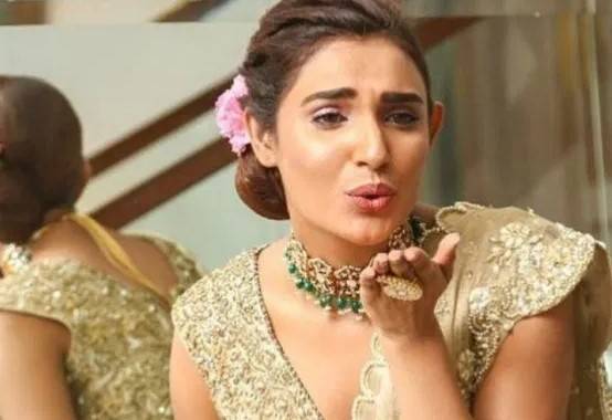 Netizens roast dirty ‘thumkas’ of actress Amna Ilyas