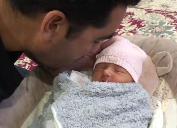 Umar Gul’s video reciting Azaan in his daughter’s ear touches everyone’s heart